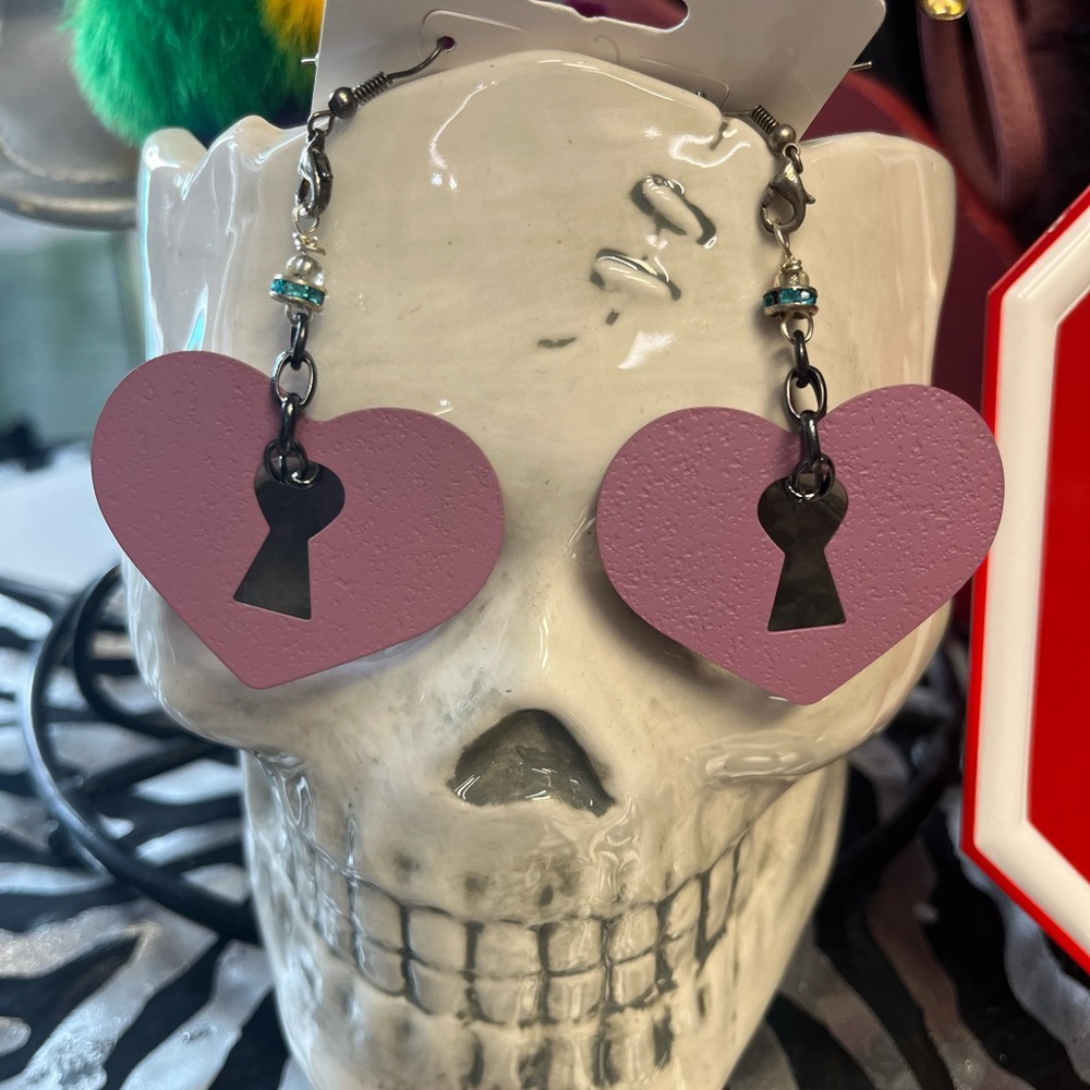 Keyhole earrings❤️